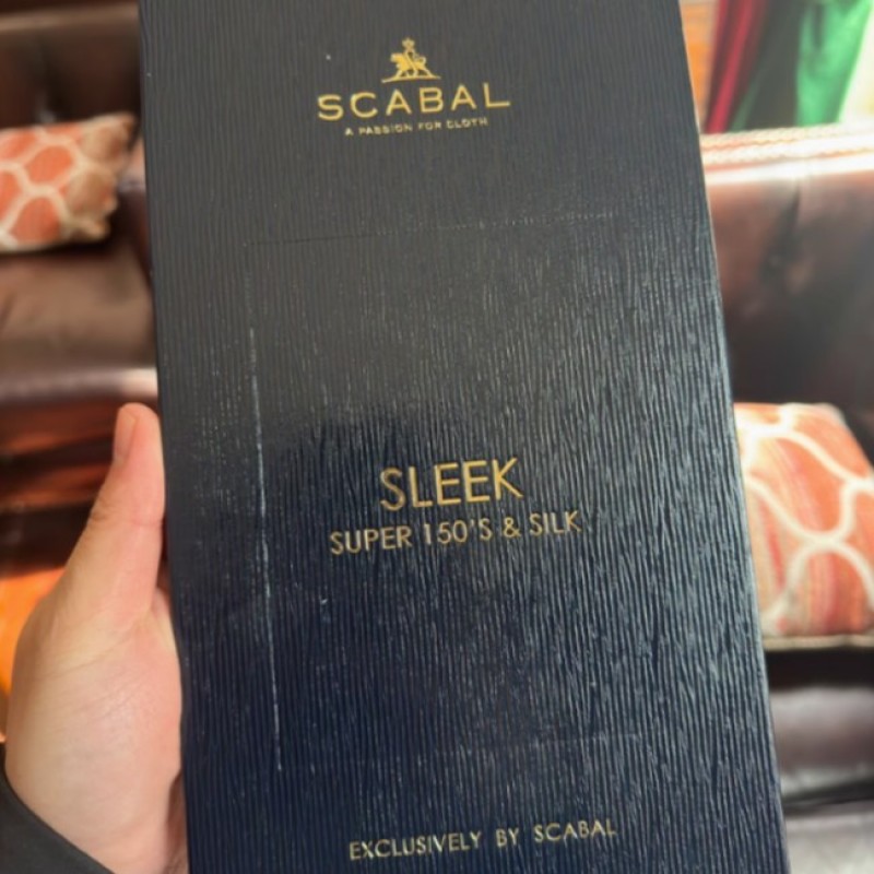 Custom-made business formal wear fabric: Sleek 150-count, 85% wool, 15% silk, 240G